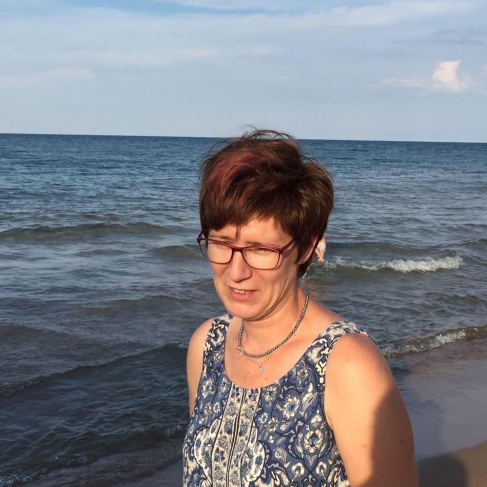 Meet your Posher, Emese